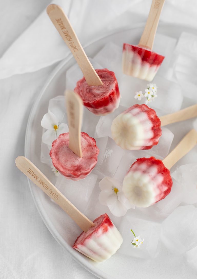 Joghurt-Erdbeer-Eis                 mit Lindenblütenhonig