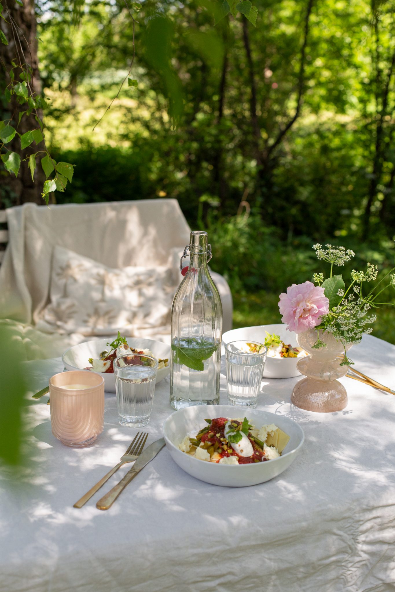 Lasagne im Teller mit grünem Spargel, Ricottacreme und Co – detail lovin