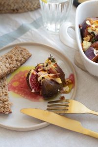 Gebackene Feigen mit Feta, Walnüssen, Thymian und Honig