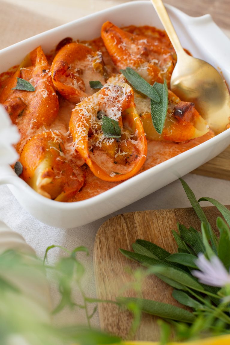 Riesenmuschelnudeln gefüllt mit Salbeikürbis in Ricotta- Sahne-Soße