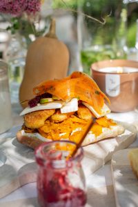 Himmlisches Herbst Sandwich  mit Macadamia – Salbei – Frischkäse und Kürbis