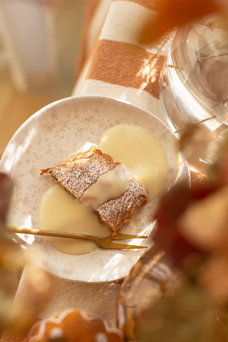 Schneller Apfelstrudel mit Vanillesoße