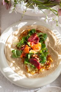 Easy Monday Rösti Wraps mit Ackersalat und Orangen