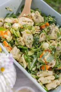 Tortellini Salat für den Frühling